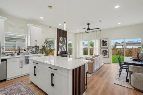 Immobilier commercial à vendre à Tampa, Floride: 6 chambres, 262.91 m2 № 2284922 - photo 9