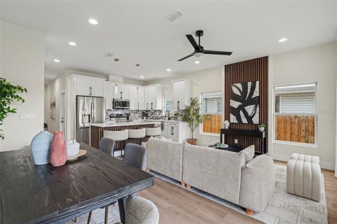 Immobilier commercial à vendre à Tampa, Floride: 6 chambres, 262.91 m2 № 2284922 - photo 6