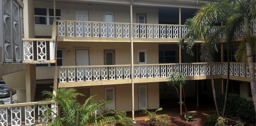 Condo à Hollywood, Floride, 2 chambres  № 2085609