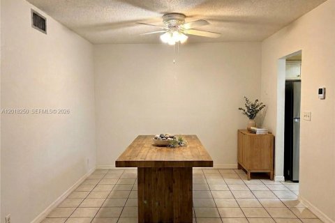 Copropriété à louer à Hollywood, Floride: 2 chambres, 92.9 m2 № 2085609 - photo 9