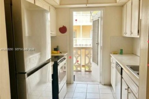 Copropriété à louer à Hollywood, Floride: 2 chambres, 92.9 m2 № 2085609 - photo 7