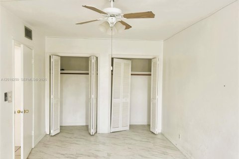 Copropriété à louer à Hollywood, Floride: 2 chambres, 92.9 m2 № 2085609 - photo 3