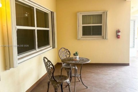 Copropriété à louer à Hollywood, Floride: 2 chambres, 92.9 m2 № 2085609 - photo 10