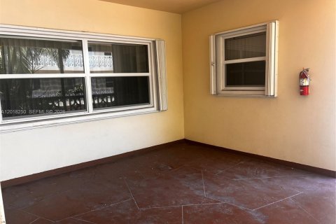 Copropriété à louer à Hollywood, Floride: 2 chambres, 92.9 m2 № 2085609 - photo 11