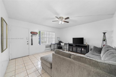 Copropriété à vendre à Miami, Floride: 1 chambre, 63.92 m2 № 1979679 - photo 12
