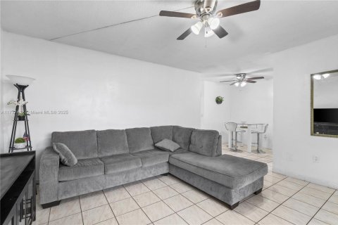 Copropriété à vendre à Miami, Floride: 1 chambre, 63.92 m2 № 1979679 - photo 4