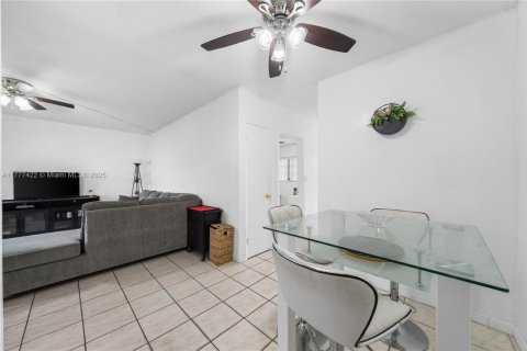 Copropriété à vendre à Miami, Floride: 1 chambre, 63.92 m2 № 1979679 - photo 5