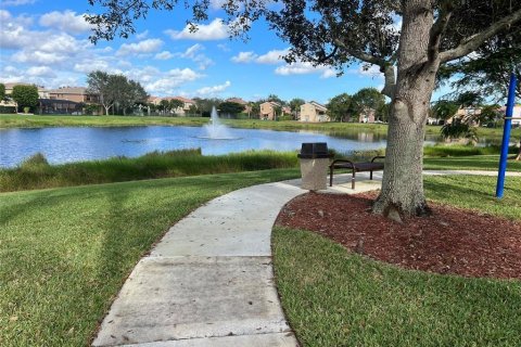House in Royal Palm Beach, Florida 5 bedrooms, 241.55 sq.m. № 1060339 - photo 1