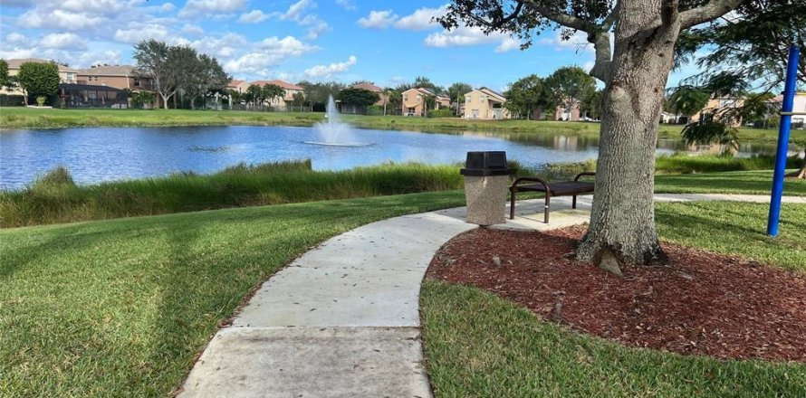 House in Royal Palm Beach, Florida 5 bedrooms, 241.55 sq.m. № 1060339