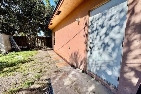 Immobilier commercial à louer à Miramar, Floride: 60.39 m2 № 1999606 - photo 8