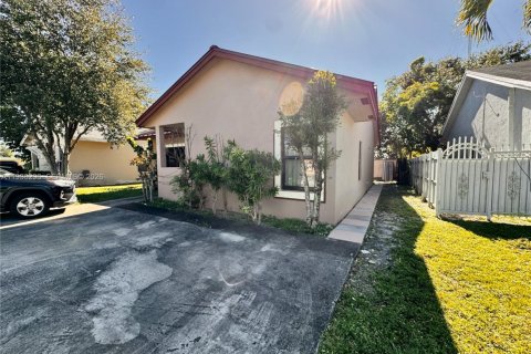 Immobilier commercial à louer à Miramar, Floride: 60.39 m2 № 1999606 - photo 12