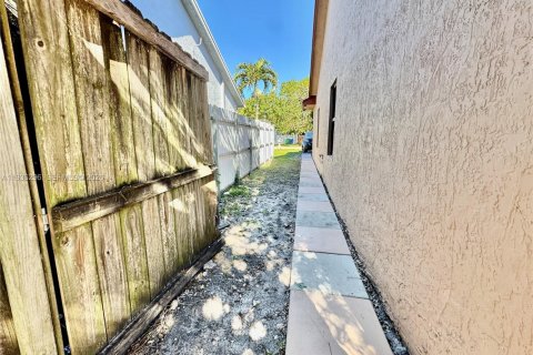 Immobilier commercial à louer à Miramar, Floride: 60.39 m2 № 1999606 - photo 10