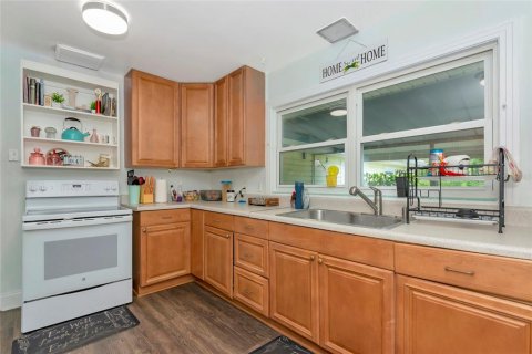 House in Sarasota, Florida 3 bedrooms, 161.65 sq.m. № 1870300 - photo 13