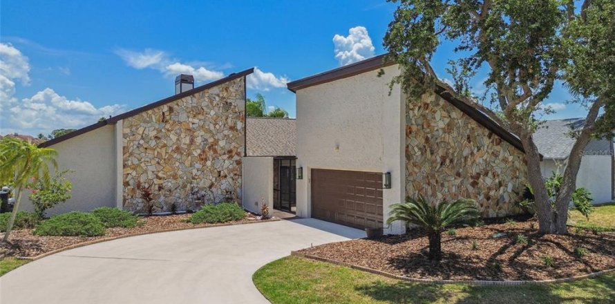 House in Tampa, Florida 3 bedrooms, 201.32 sq.m. № 1757341