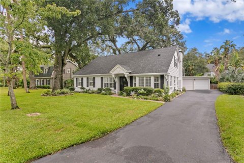 House in Tampa, Florida 5 bedrooms, 259.2 sq.m. № 1906531 - photo 3