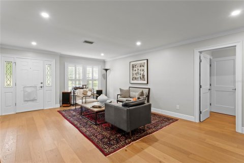 House in Tampa, Florida 5 bedrooms, 259.2 sq.m. № 1906531 - photo 11