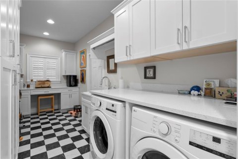 House in Tampa, Florida 5 bedrooms, 259.2 sq.m. № 1906531 - photo 26