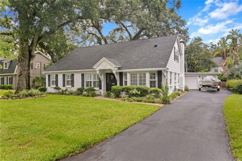 House in Tampa, Florida 5 bedrooms, 259.2 sq.m. № 1906531 - photo 2