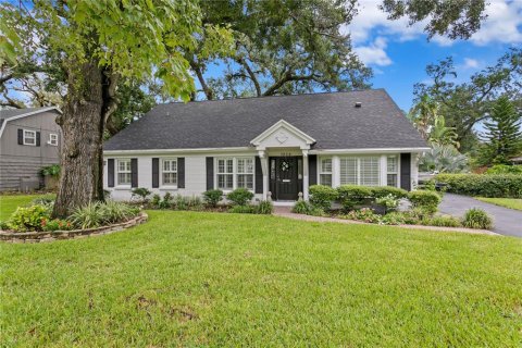 House in Tampa, Florida 5 bedrooms, 259.2 sq.m. № 1906531 - photo 5