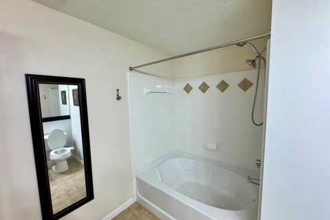 Condo in West Palm Beach, Florida, 2 bedrooms  № 2187283 - photo 9