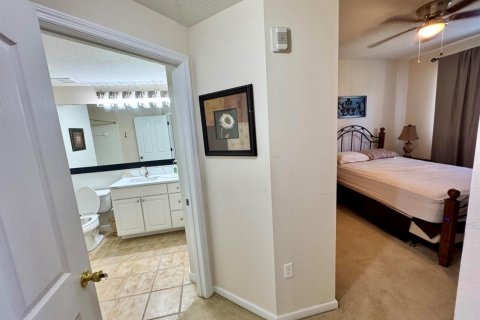 Condo in West Palm Beach, Florida, 2 bedrooms  № 2187283 - photo 10