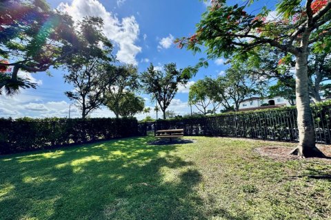 Condo in West Palm Beach, Florida, 2 bedrooms  № 2187283 - photo 19