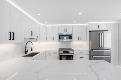 Copropriété à vendre à Clearwater, Floride: 2 chambres, 129.32 m2 № 2233478 - photo 11