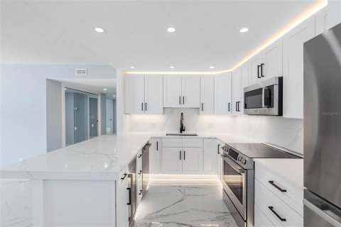 Copropriété à vendre à Clearwater, Floride: 2 chambres, 129.32 m2 № 2233478 - photo 14