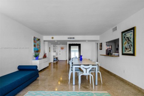 Condominio en venta en Miami Beach, Florida, 2 dormitorios, 177.35 m2 № 1963605 - foto 19