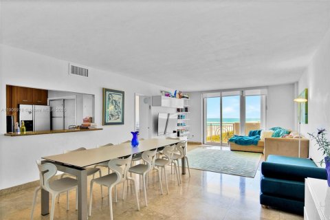 Condominio en venta en Miami Beach, Florida, 2 dormitorios, 177.35 m2 № 1963605 - foto 12