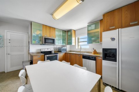 Condominio en venta en Miami Beach, Florida, 2 dormitorios, 177.35 m2 № 1963605 - foto 23