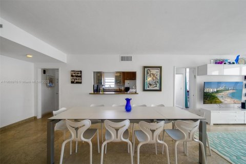 Condominio en venta en Miami Beach, Florida, 2 dormitorios, 177.35 m2 № 1963605 - foto 18