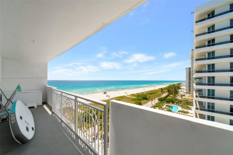 Condominio en venta en Miami Beach, Florida, 2 dormitorios, 177.35 m2 № 1963605 - foto 26