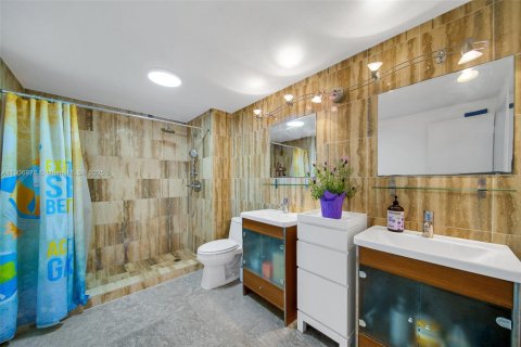 Condominio en venta en Miami Beach, Florida, 2 dormitorios, 177.35 m2 № 1963605 - foto 17