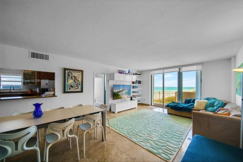 Condominio en venta en Miami Beach, Florida, 2 dormitorios, 177.35 m2 № 1963605 - foto 20