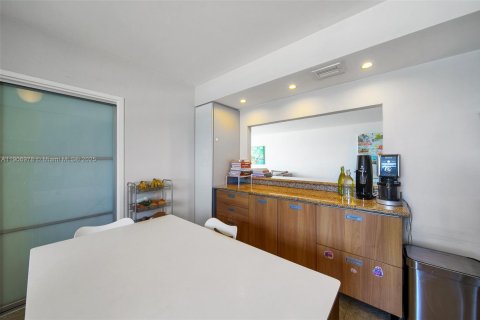 Condominio en venta en Miami Beach, Florida, 2 dormitorios, 177.35 m2 № 1963605 - foto 24