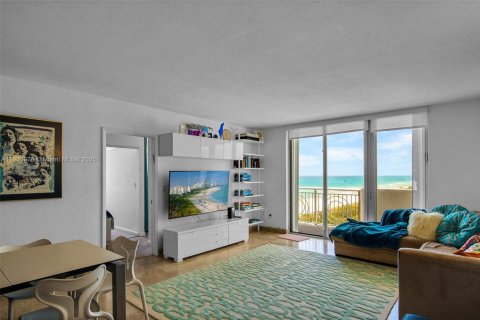 Condominio en venta en Miami Beach, Florida, 2 dormitorios, 177.35 m2 № 1963605 - foto 10