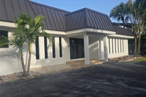 Villa ou maison à vendre à Hollywood, Floride: 4 chambres, 395.58 m2 № 2003413 - photo 2