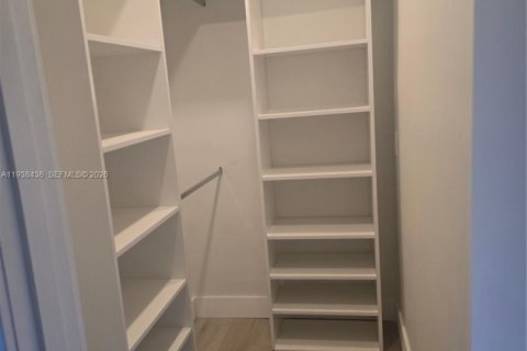 Villa ou maison à vendre à Hollywood, Floride: 4 chambres, 395.58 m2 № 2003413 - photo 7