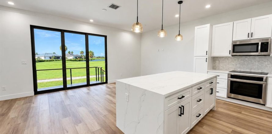 Touwnhouse à Punta Gorda, Floride 3 chambres, 135.73 m2 № 2404735
