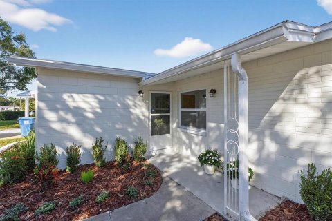 House in Saint Petersburg, Florida 3 bedrooms, 169.64 sq.m. № 2116872 - photo 5