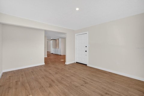 House in Saint Petersburg, Florida 3 bedrooms, 169.64 sq.m. № 2116872 - photo 8