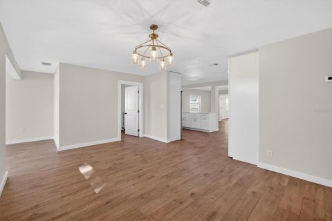 House in Saint Petersburg, Florida 3 bedrooms, 169.64 sq.m. № 2116872 - photo 10