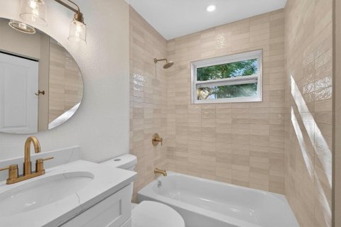 House in Saint Petersburg, Florida 3 bedrooms, 169.64 sq.m. № 2116872 - photo 14
