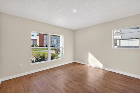 House in Saint Petersburg, Florida 3 bedrooms, 169.64 sq.m. № 2116872 - photo 28