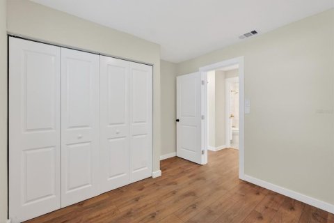 House in Saint Petersburg, Florida 3 bedrooms, 169.64 sq.m. № 2116872 - photo 13