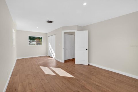 House in Saint Petersburg, Florida 3 bedrooms, 169.64 sq.m. № 2116872 - photo 16