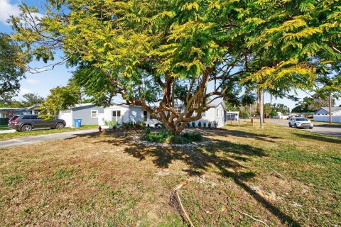 House in Saint Petersburg, Florida 3 bedrooms, 169.64 sq.m. № 2116872 - photo 4