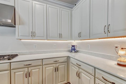 House in Wesley Chapel, Florida 2 bedrooms, 182.37 sq.m. № 2353290 - photo 9
