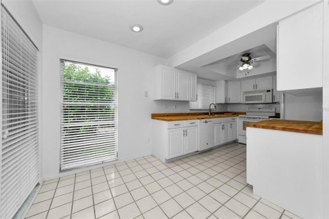 House in Palm Harbor, Florida 3 bedrooms, 137.03 sq.m. № 2197117 - photo 9